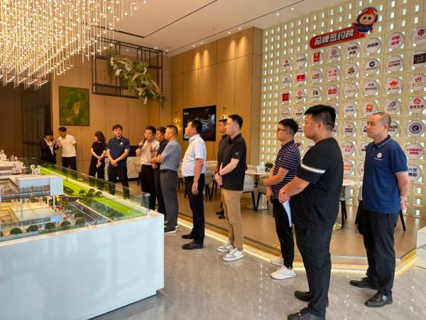 为充分发挥工商联及基层商会组织在京津