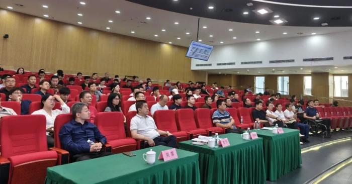 为深入贯彻党的二十大和二十届历次全会
